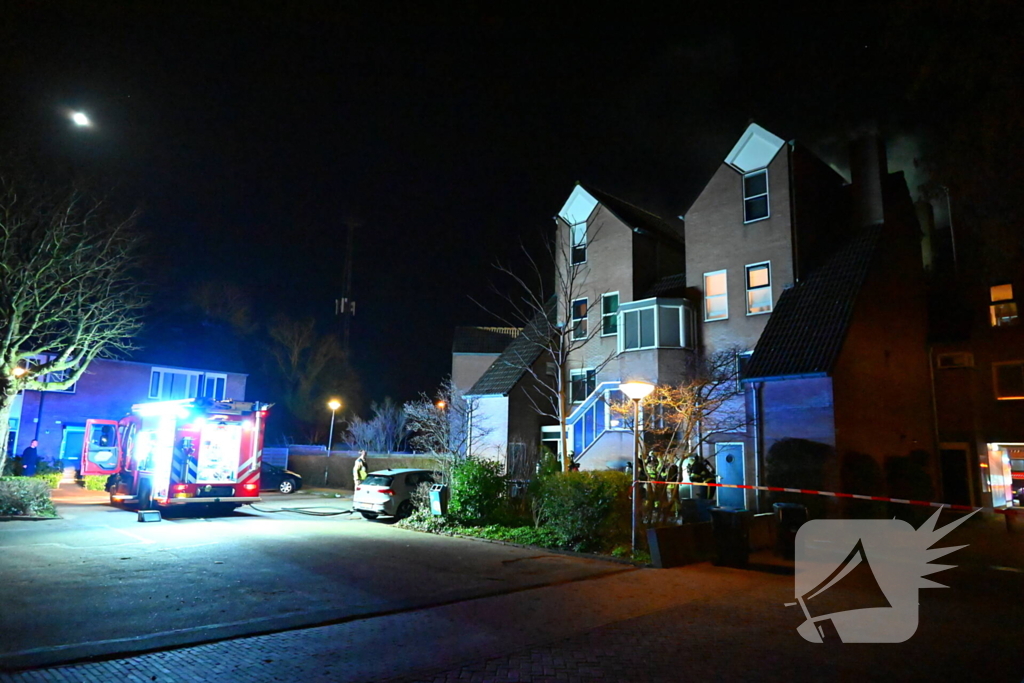 Persoon gered uit brandende woning