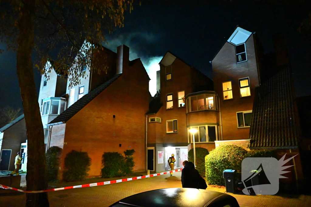 Persoon gered uit brandende woning