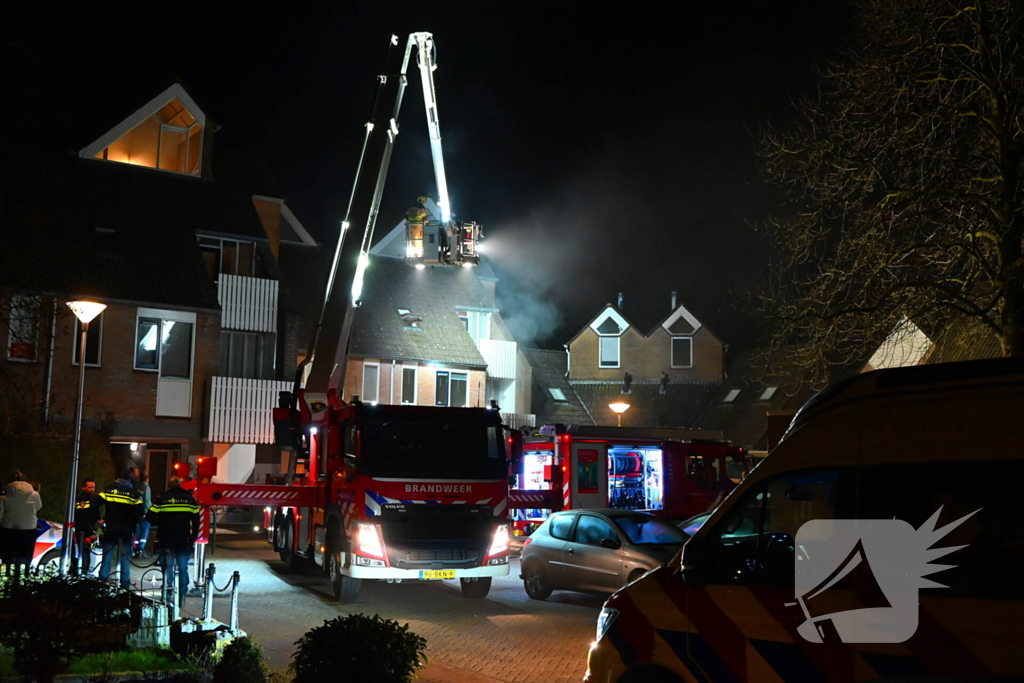 Persoon gered uit brandende woning