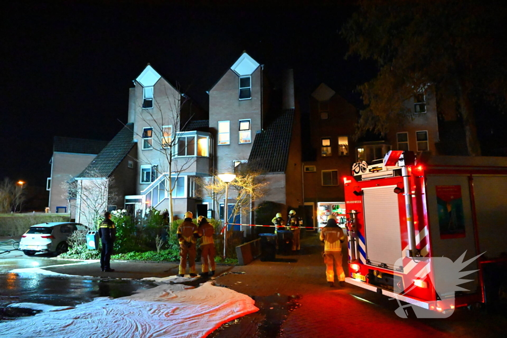 Persoon gered uit brandende woning