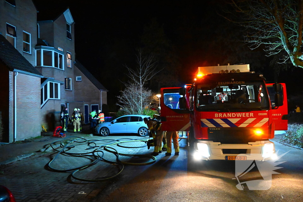 Persoon gered uit brandende woning