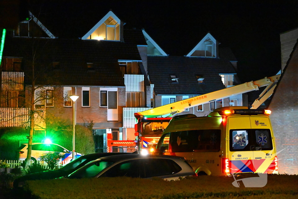 Persoon gered uit brandende woning