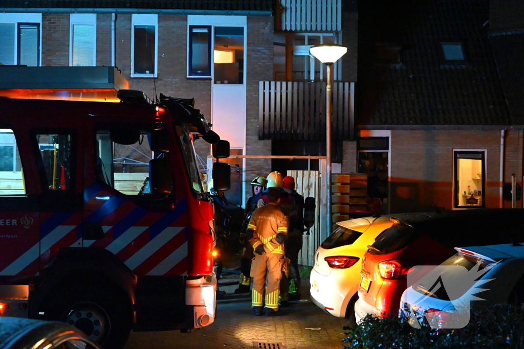 Persoon gered uit brandende woning