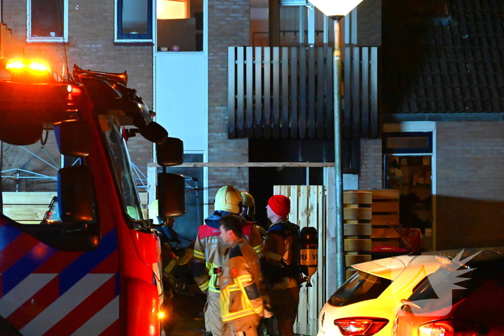 Persoon gered uit brandende woning