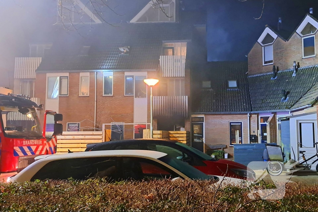 Persoon gered uit brandende woning