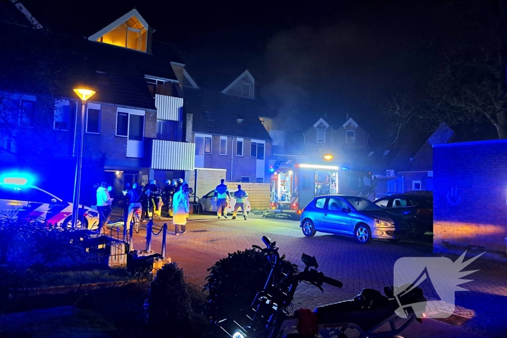 Persoon gered uit brandende woning