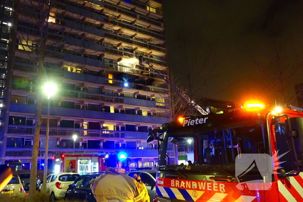 Deel van flat ontruimd wegens grote brand