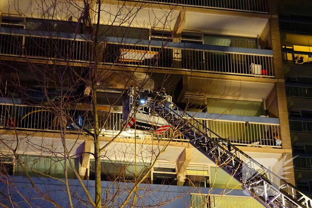 Deel van flat ontruimd wegens grote brand