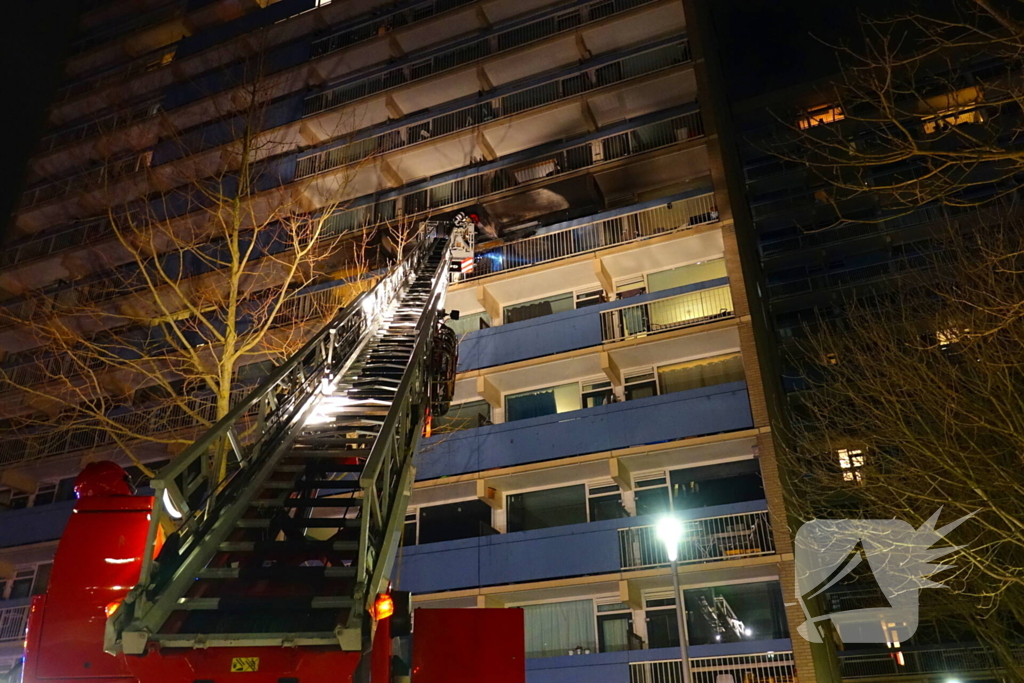 Deel van flat ontruimd wegens grote brand