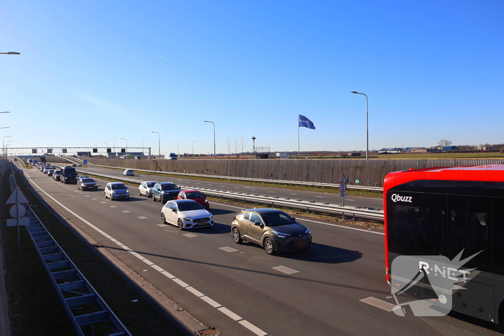 Ongeval tussen meerdere voertuigen zorgt voor vertraging