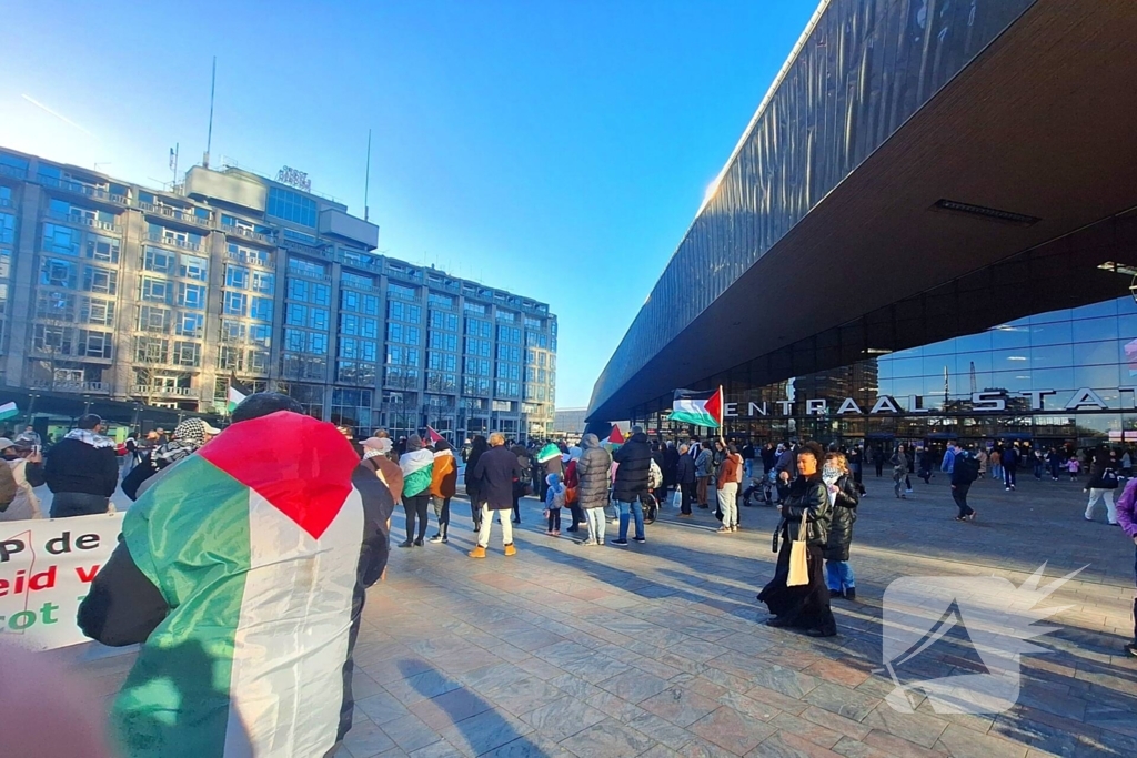 Pro Palestina demonstratie voor centraal station