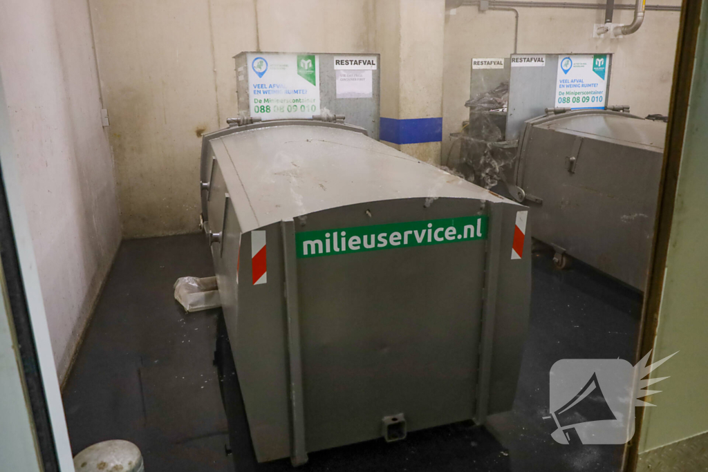 Brand in containerruimte van hotel