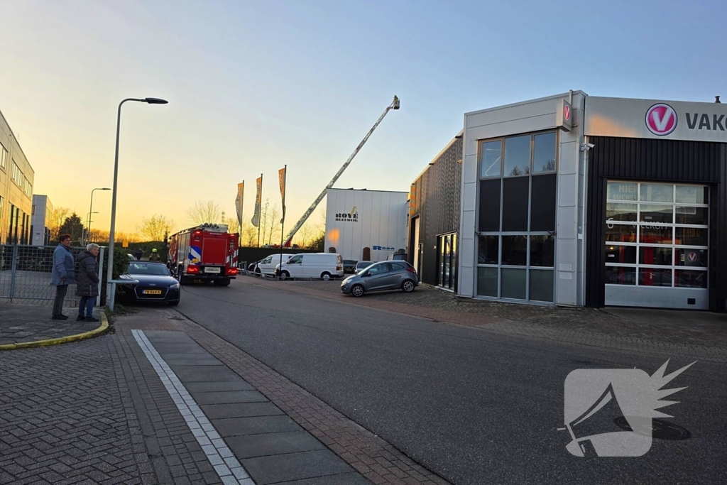 Uitslaande brand in bedrijfspand