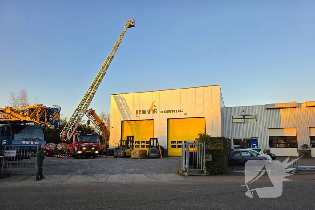 Uitslaande brand in bedrijfspand