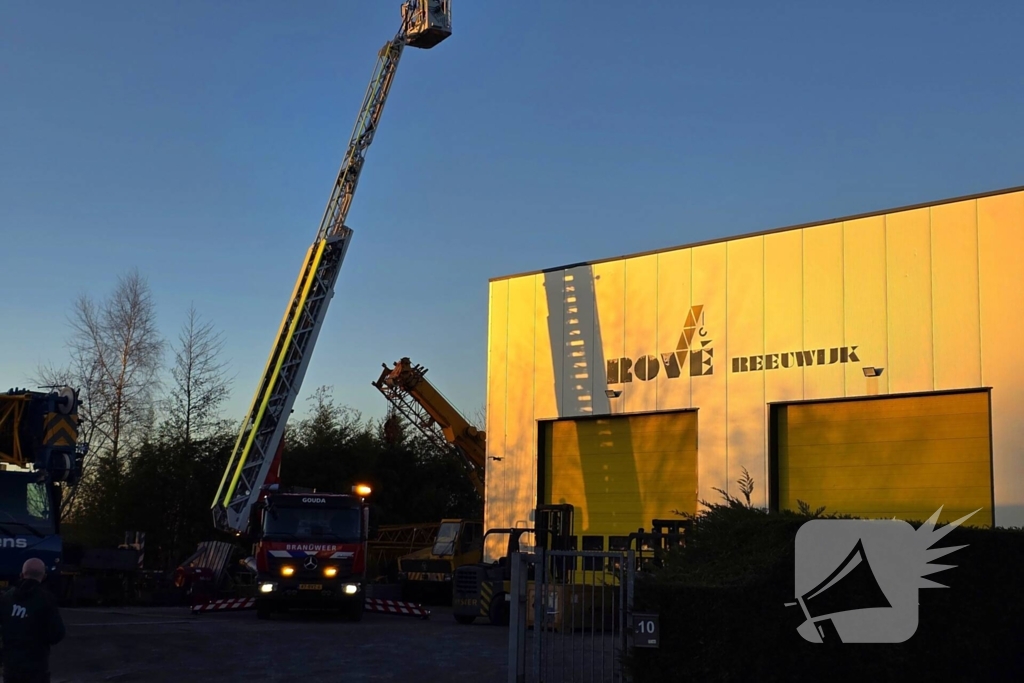 Uitslaande brand in bedrijfspand