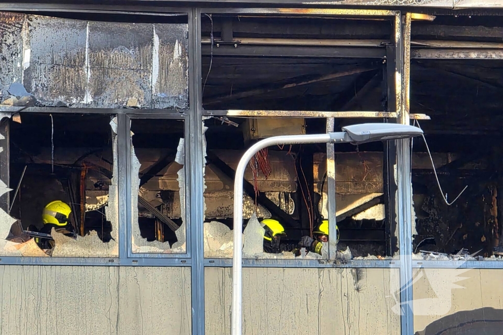Uitslaande brand in bedrijfspand