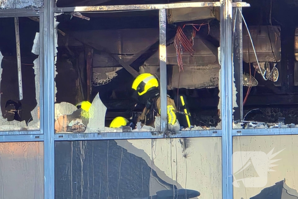 Uitslaande brand in bedrijfspand