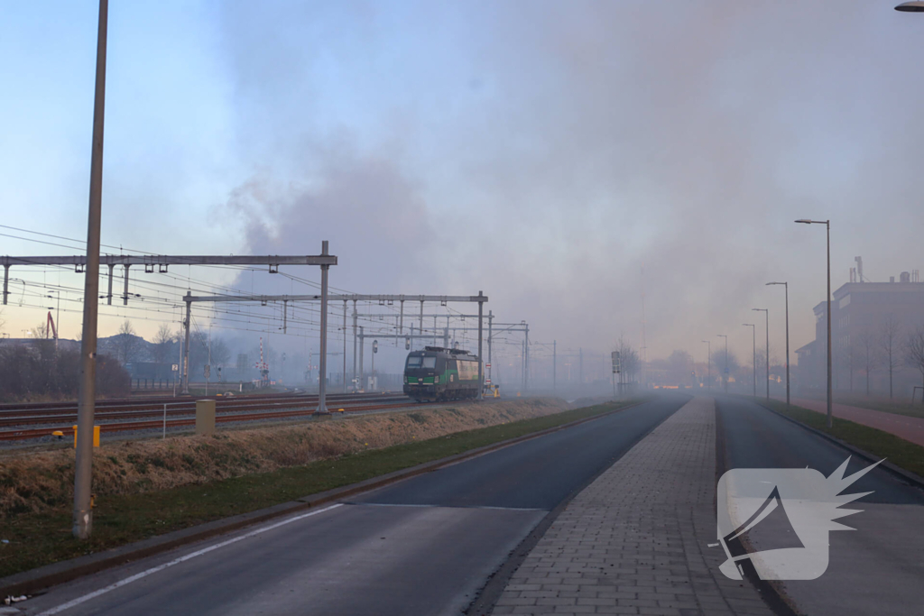 Grote brand in buitenopslag havengebied