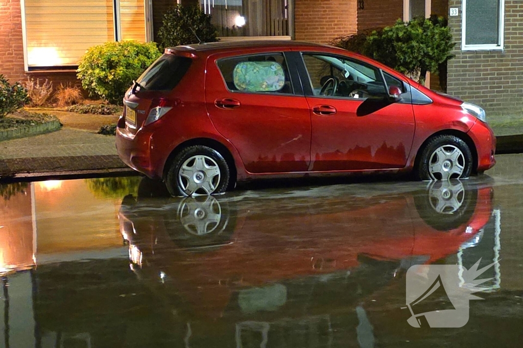 Straten onder water door leidingbreuk