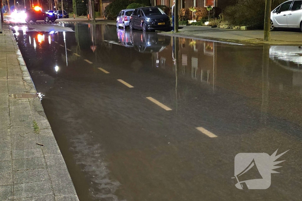 Straten onder water door leidingbreuk
