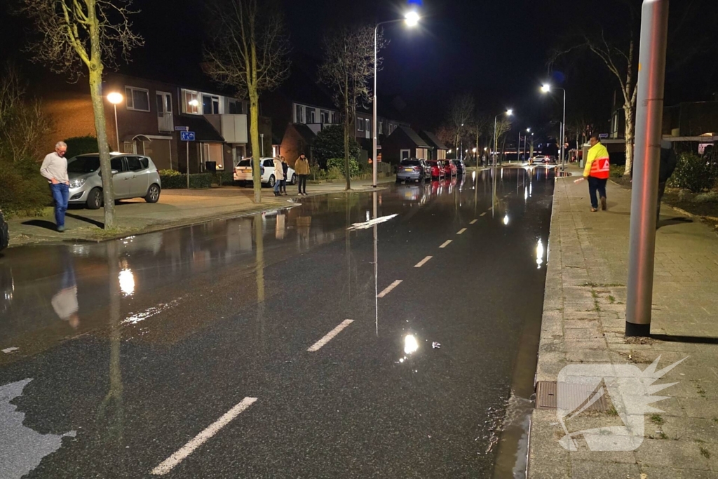 Straten onder water door leidingbreuk