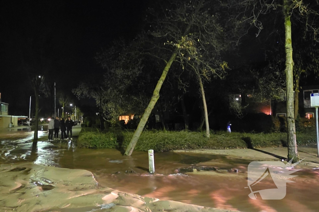 Straten onder water door leidingbreuk