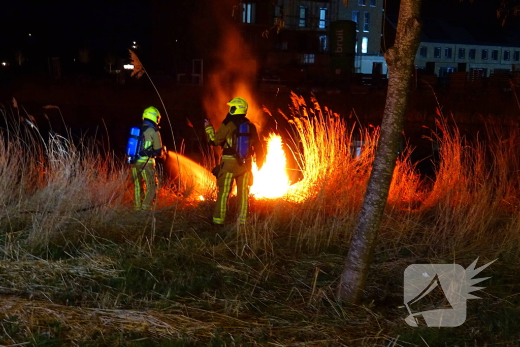 Brandweer bestrijdt natuurbrand