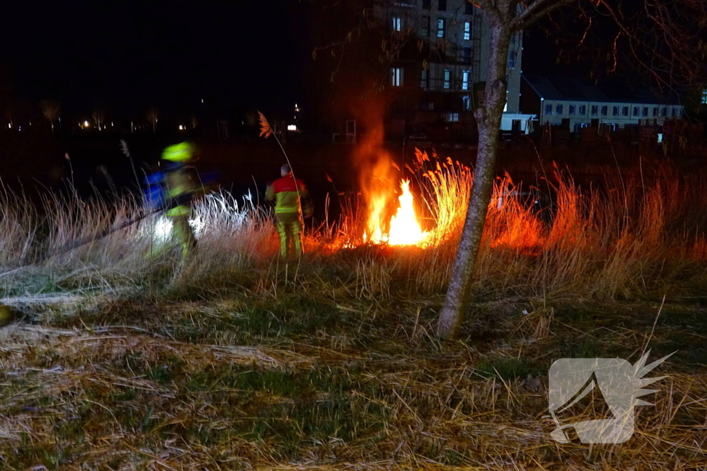 Brandweer bestrijdt natuurbrand