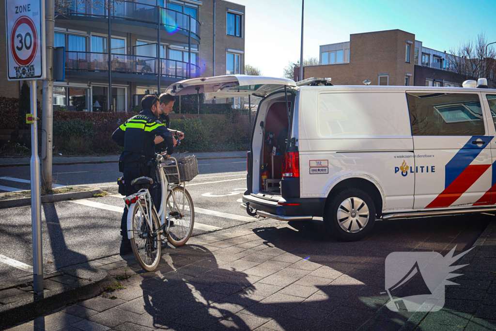 Jonge dame vervoerd naar ziekenhuis na fietsongeval