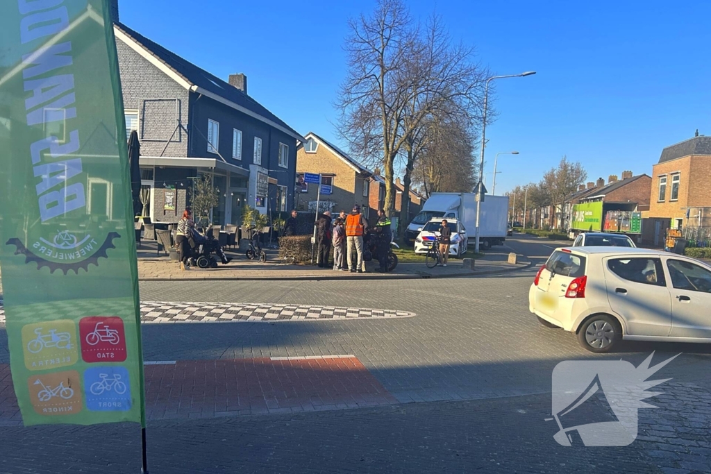 Kentekenplaat en bumper beschadigd na aanrijding