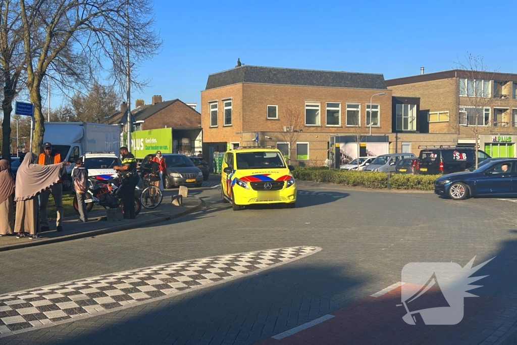 Kentekenplaat en bumper beschadigd na aanrijding