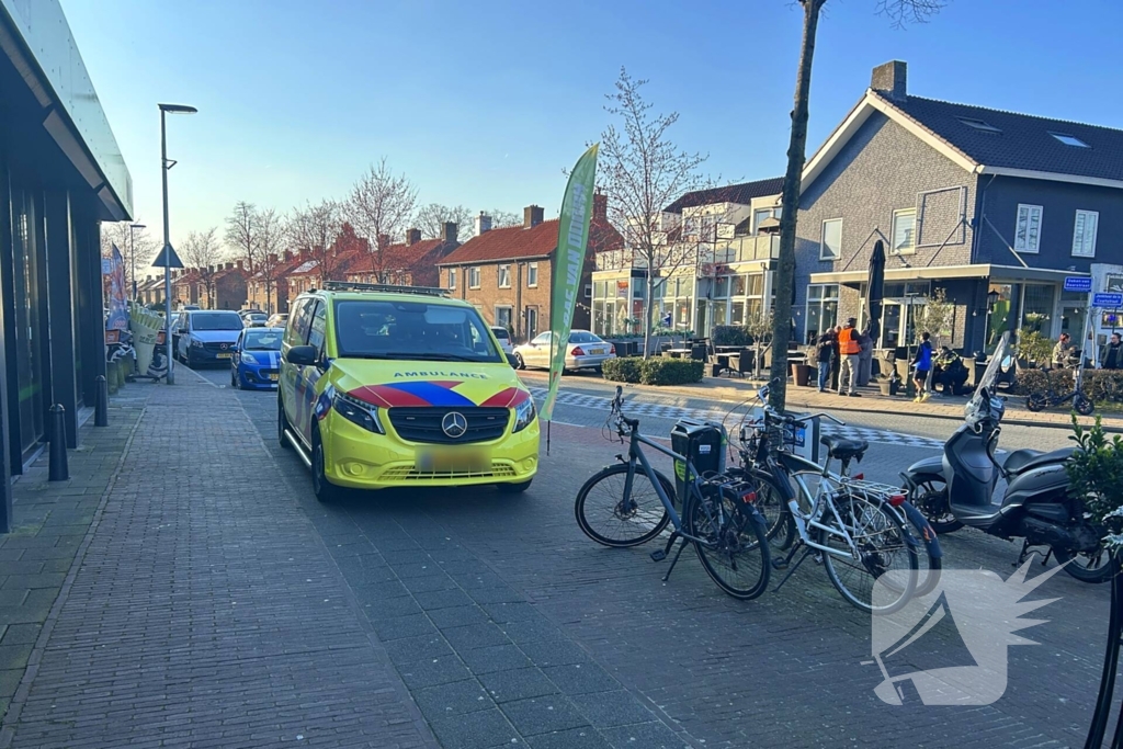 Kentekenplaat en bumper beschadigd na aanrijding