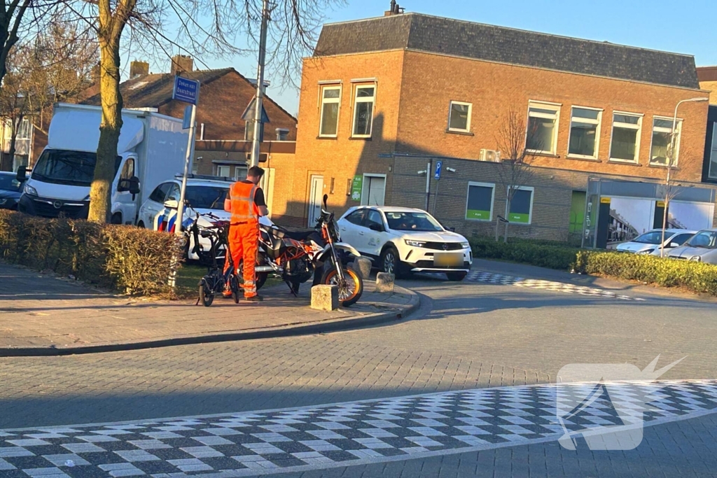 Kentekenplaat en bumper beschadigd na aanrijding