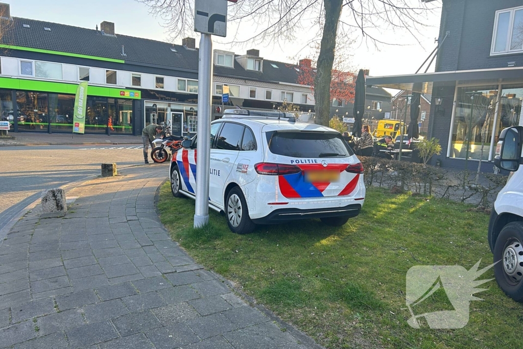 Kentekenplaat en bumper beschadigd na aanrijding