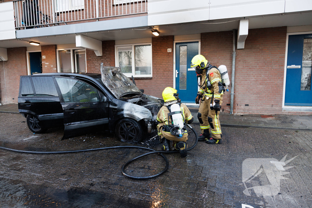 Auto in brand tijdens klusje
