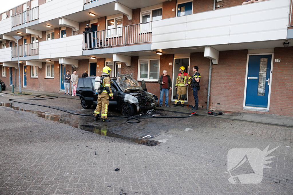 Auto in brand tijdens klusje