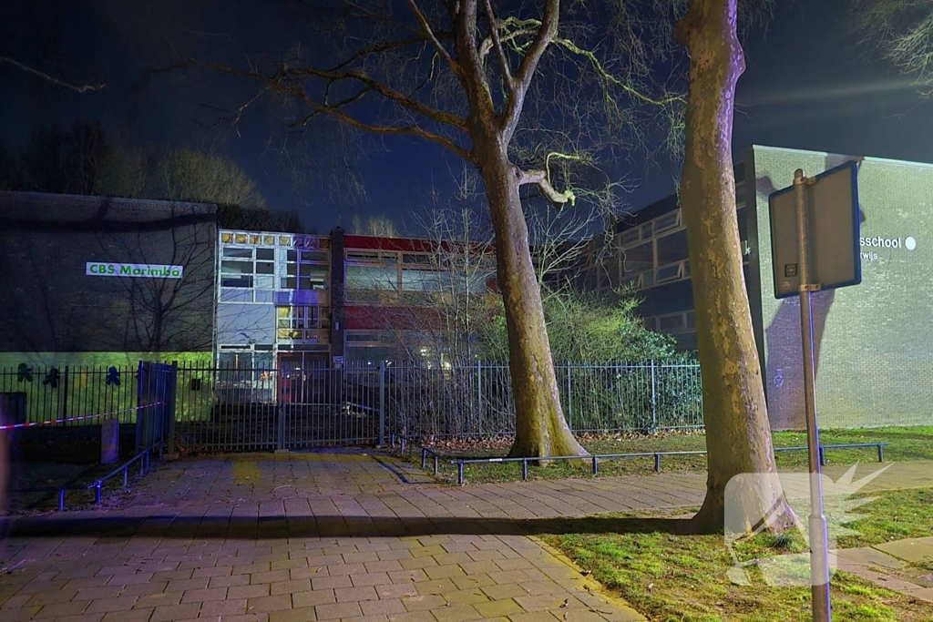 Brandweer forceert deur om brand te bestrijden