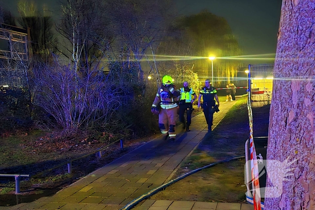 Brandweer forceert deur om brand te bestrijden
