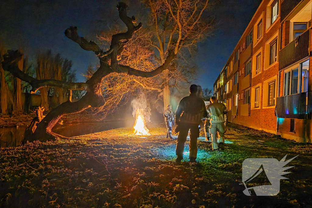 Brandweer dooft buitenbrand