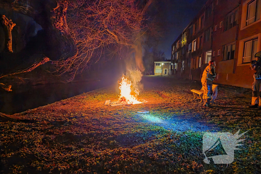 Brandweer dooft buitenbrand