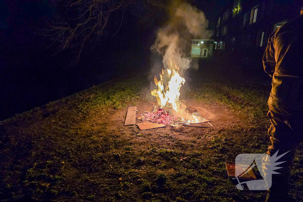 Brandweer dooft buitenbrand