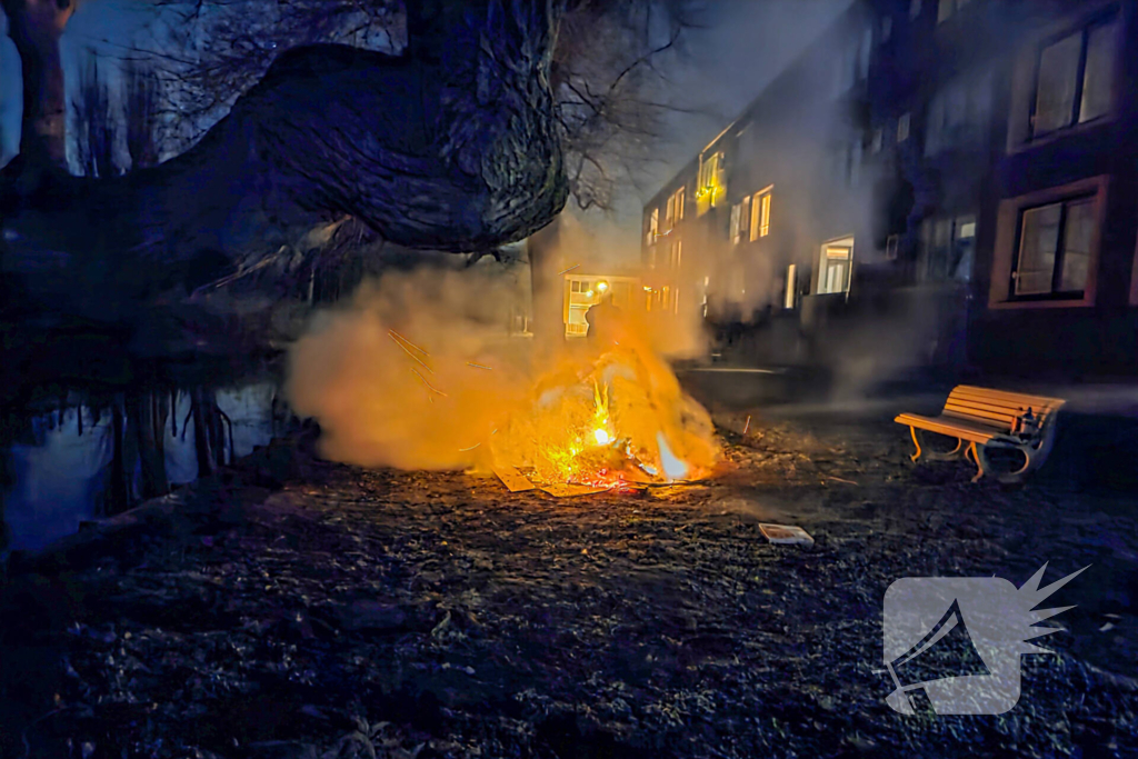 Brandweer dooft buitenbrand