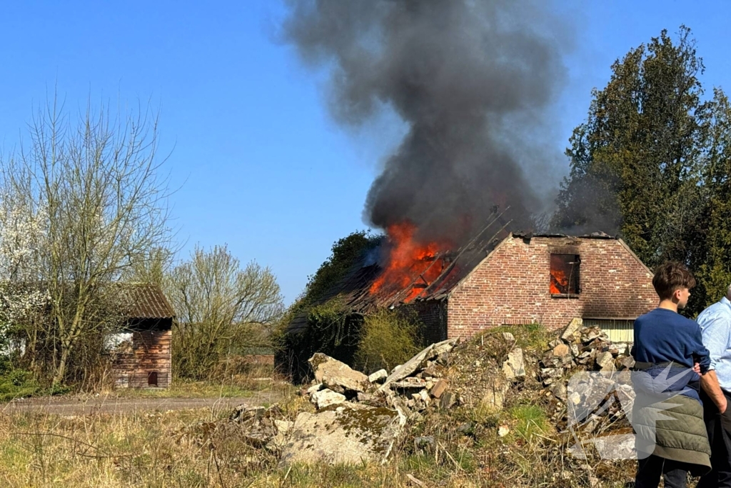 Flinke rookontwikkeling bij schuurbrand