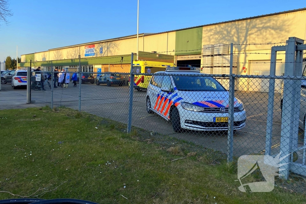 Persoon bekneld in bedrijfspand