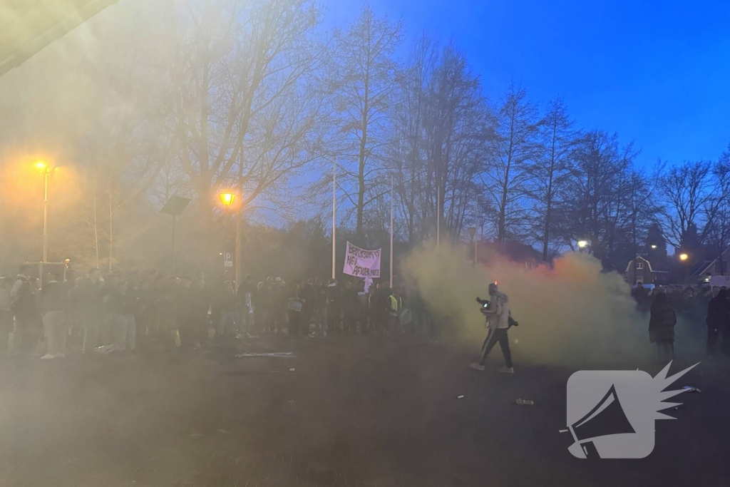 Bewoners demonstreren tegen AZC