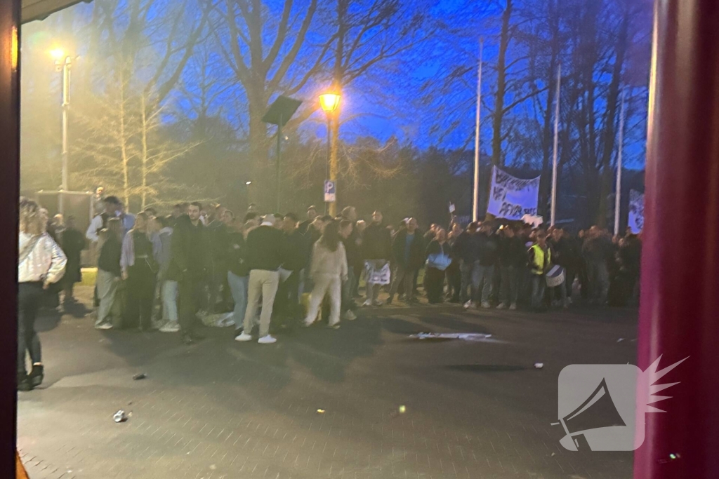 Bewoners demonstreren tegen AZC