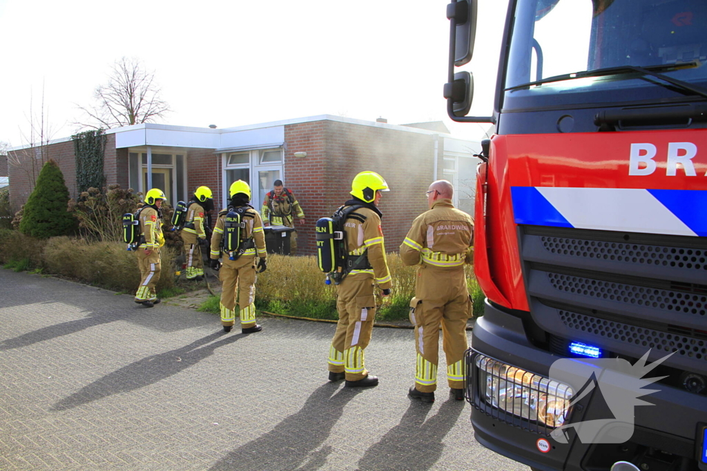 Brand naast woning snel geblust