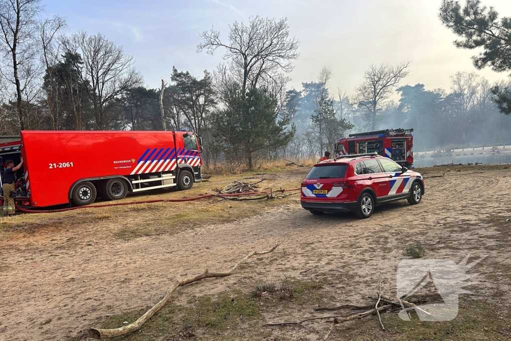Brandweer strijdt tegen natuurbrand