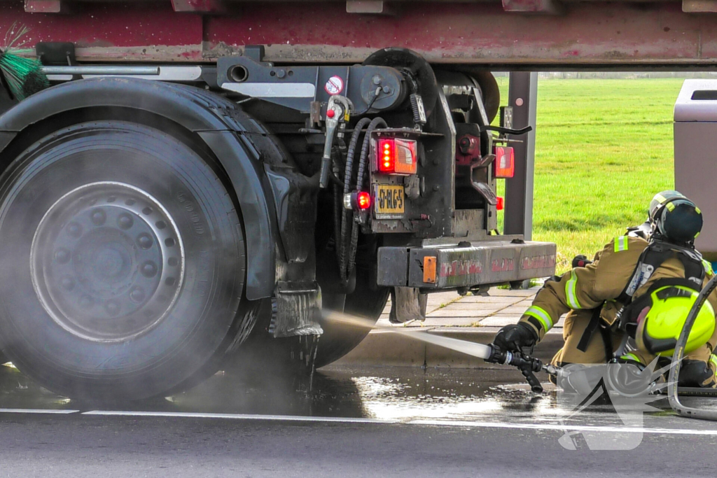 Brandmelding bij vrachtwagen door vastgelopen rem