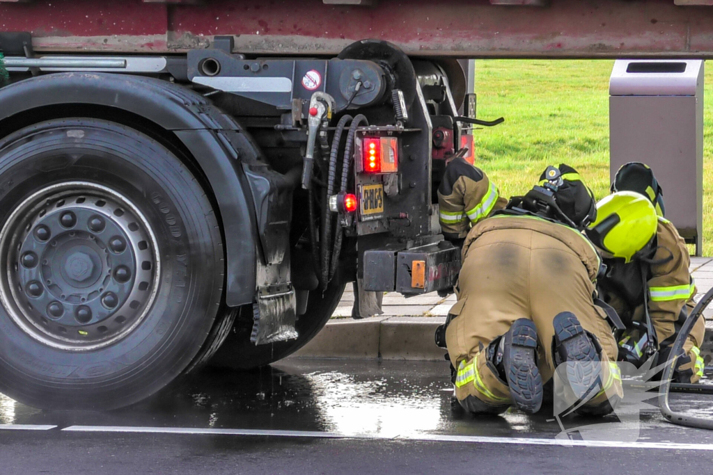 Brandmelding bij vrachtwagen door vastgelopen rem